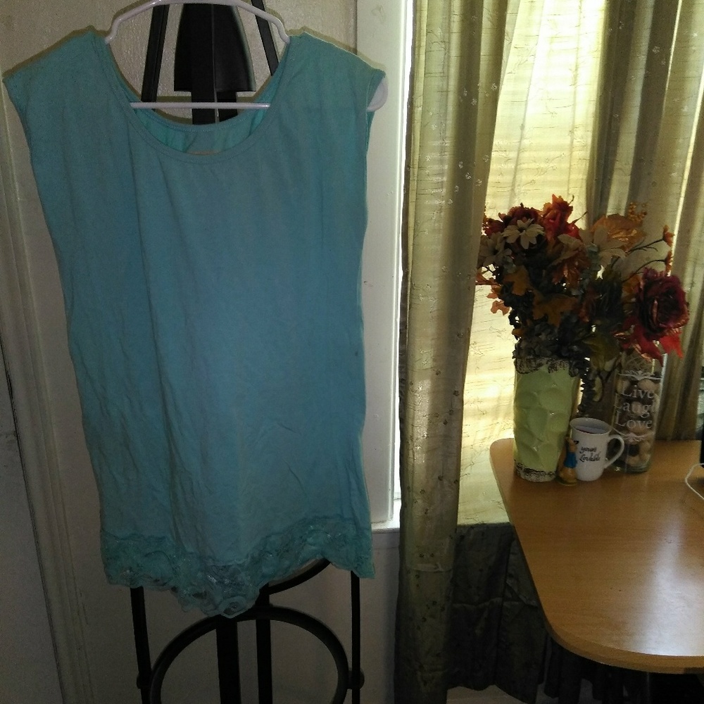 Assorted Women's Top's - Picture 3 of 5
